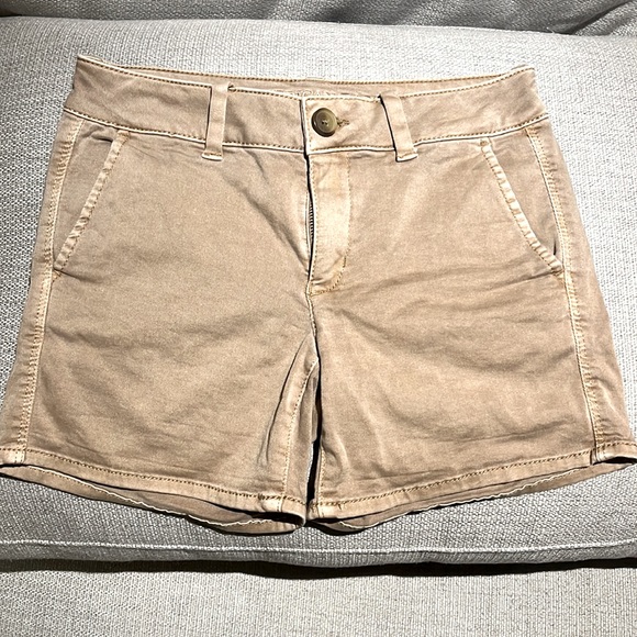 American Eagle super stretch shorts for sale! Size US 2/ CA 2! - Picture 1 of 2